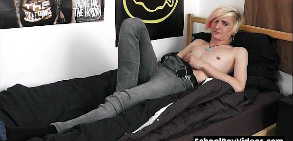  Alt boy plays on cam